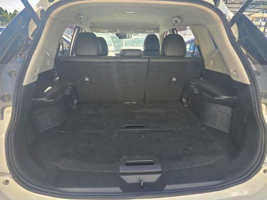 X-TRAIL image 4