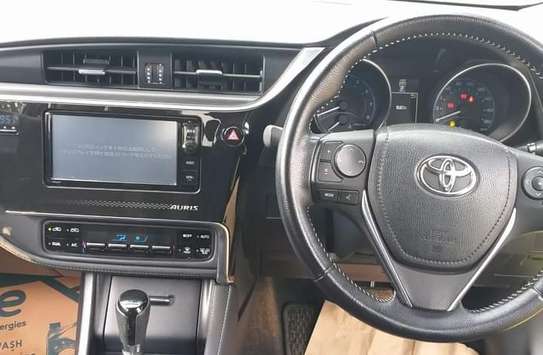 2015 Toyota Auris image 6