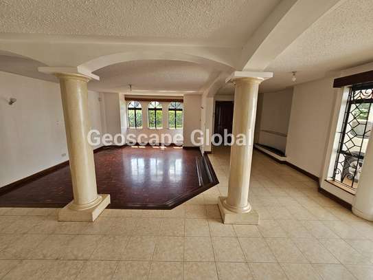 5 Bed Townhouse with En Suite in Spring Valley image 20
