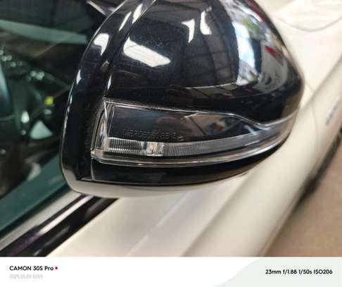 Mercedes Benz E43 image 11