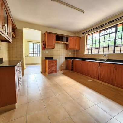 4 Bed Townhouse with En Suite in Kilimani image 6