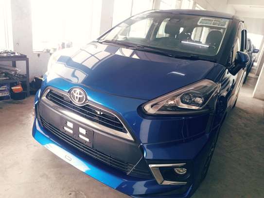 Toyota Sienta non hybrid 2017 blue image 3