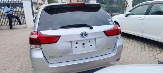 Toyota corolla Fielder Hybrid Silver 2018 image 10