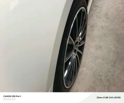 Mercedes Benz E43 image 9