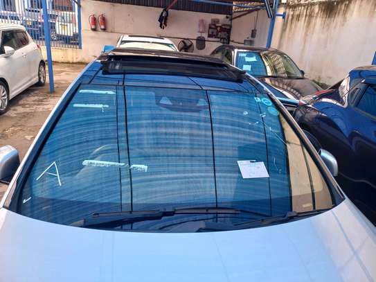 MERCEDES-BENZ E250 WITH SUNROOF. image 1