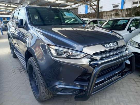 Isuzu RM 2019 model image 6