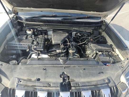 Toyota land cruiser prado used petrol image 7