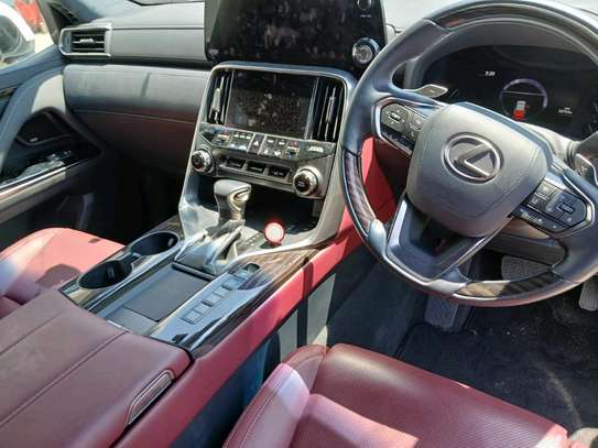 Lexus LX600 2023 image 10