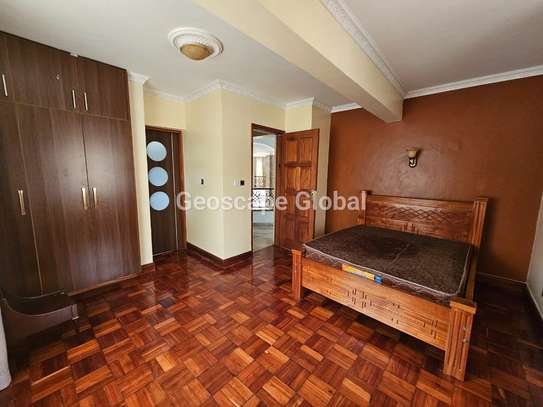 5 Bed House with En Suite at Nairobi image 10