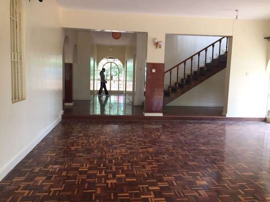 4 Bed House with En Suite in Gigiri image 12