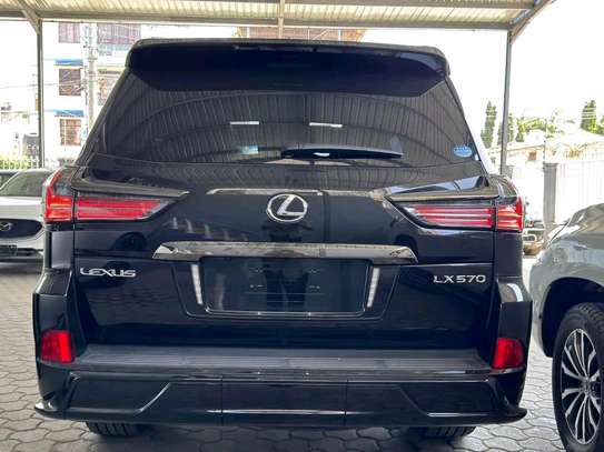 Lexus LX570 BLACK 2019 4x4 image 10