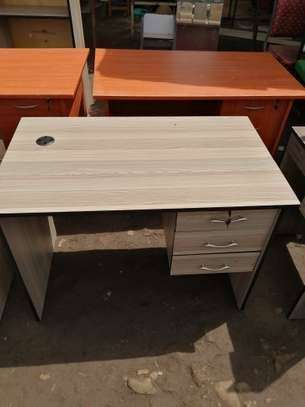 Modern office desk and chair image 9