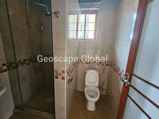5 Bed House with En Suite in Rosslyn image 9