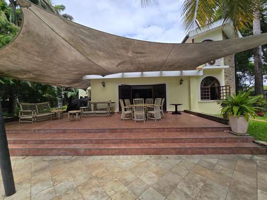 5 Bed House with En Suite in Nyali Area image 21