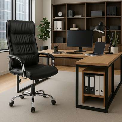 Modern High-Back Leather Executive Swivel Chair image 2