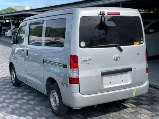 SILVER TOYOTA TOWNACE (MKOPO/HIRE PURCHASE ACCEPTED) image 3