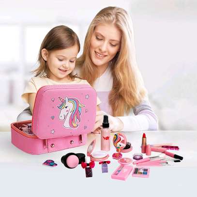 Kids makeup kit image 1
