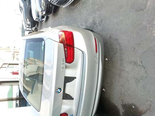 BMW 320i silver image 7
