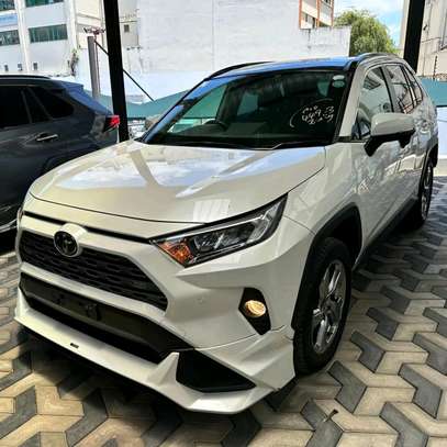 Toyota Rav4 2019 white 2wd image 8
