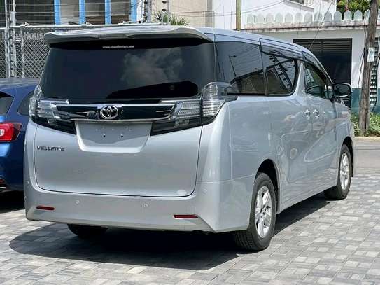 Toyota Velfire silver image 7