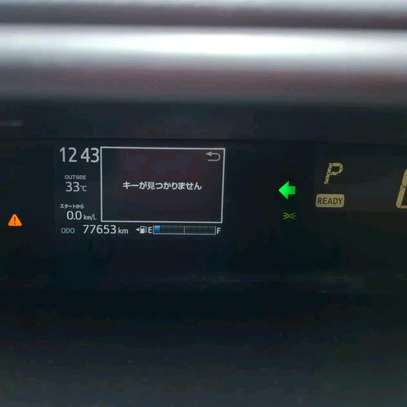 Toyota Aqua hybrid Cream 2018 2wd image 8