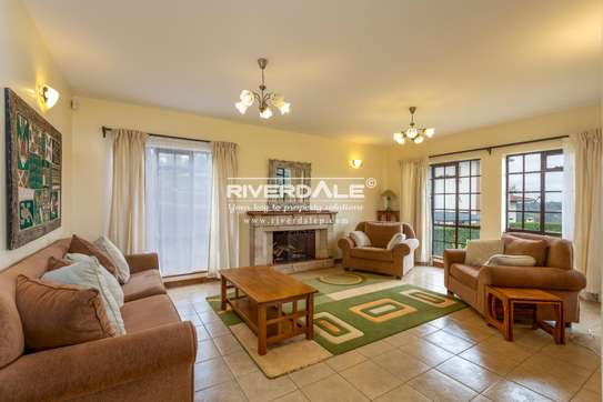 3 Bed Townhouse with En Suite in Redhill image 1