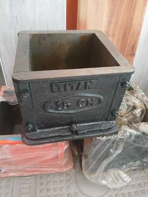 Concrete cube mould image 4
