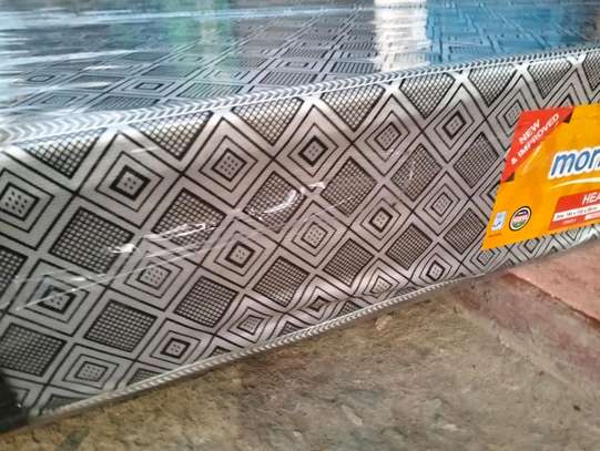 It's 8inch thick heavy duty 5x6 mattress free delivery image 3