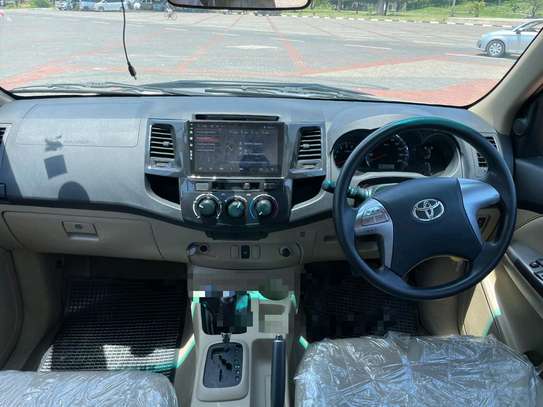 Toyota Hilux double cabin image 8
