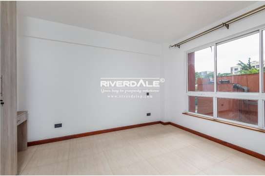 4 Bed Apartment with En Suite in General Mathenge image 10