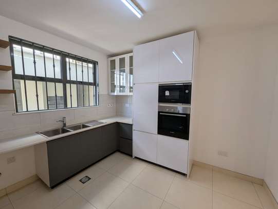4 Bed Apartment with En Suite at Rosslyn image 15