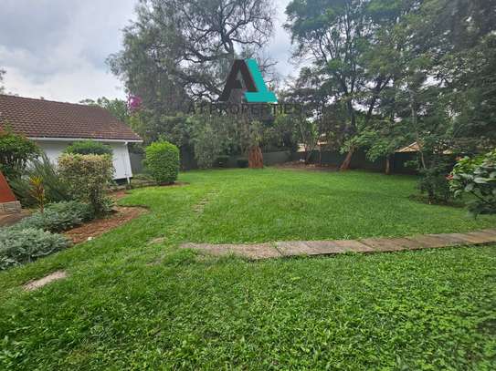 600 ft² Commercial Property with Parking in Lavington image 4