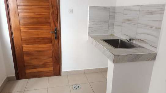 Serviced 5 Bed Apartment with En Suite in Parklands image 5