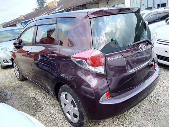 Toyota Ractis image 6