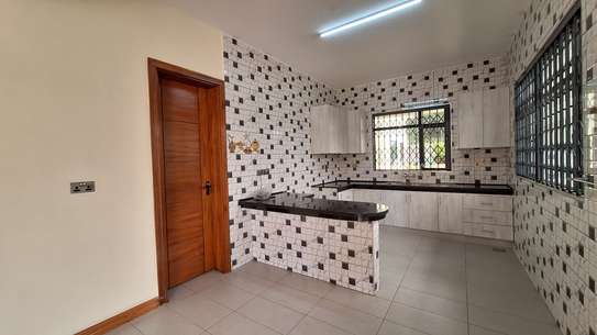3 Bed Apartment with En Suite in Muthaiga image 11