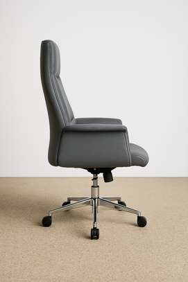High-Back Office Chair image 4