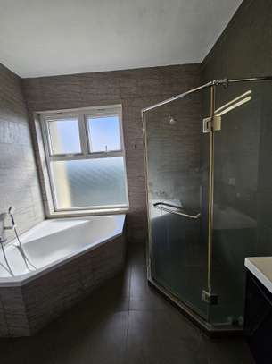 4 Bed Apartment with En Suite in Parklands image 16