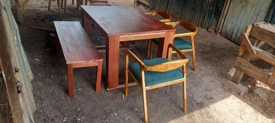 6 seaters dining set image 1