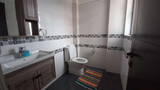 Serviced 1 Bed Apartment with En Suite at Kindaruma Rd image 3