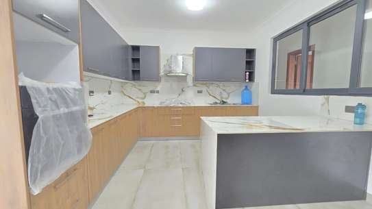 3 Bed Apartment with En Suite in Lavington image 7