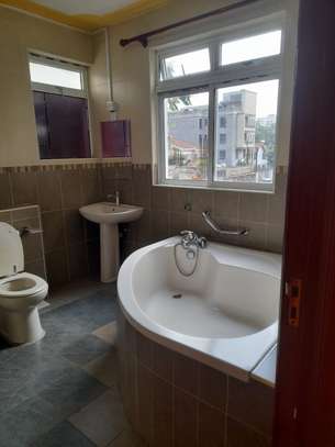 3 bedroom apartment master Ensuite available in kileleshwa image 7