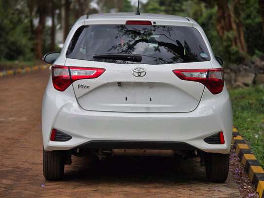 Toyota vitz image 2