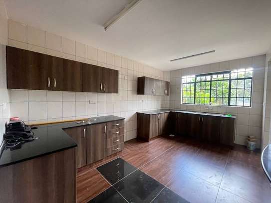 3 Bed Apartment with En Suite in Lavington image 8