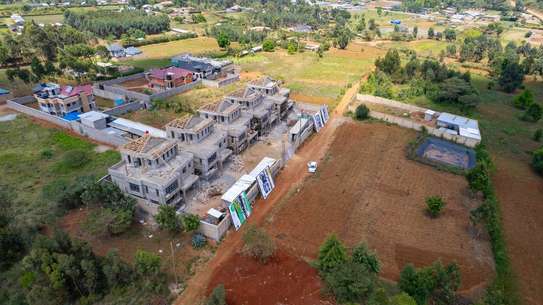 5 Bed Townhouse with En Suite in Kamangu image 4