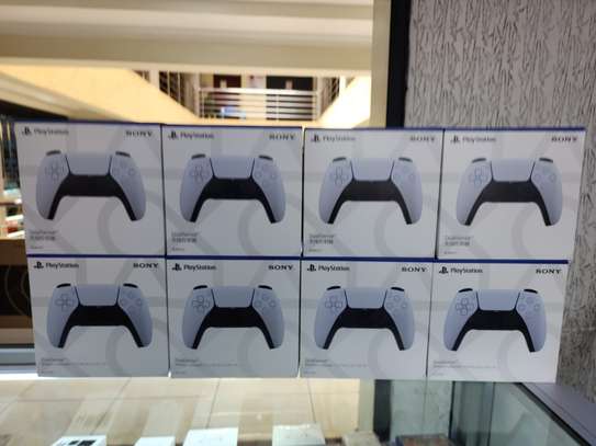 Playstation 5 controller image 3