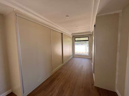 5 Bed House with En Suite in Runda image 11