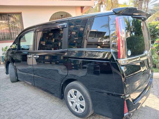 toyota noah wxb non hybrid new on offer image 5