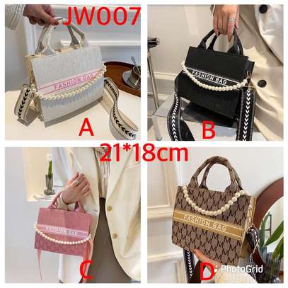 Modern Woman Classy Handbags image 3