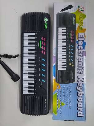 ELECTRONIC KEYBOARD WITH MICROPHONE image 2