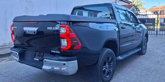 Toyota Hilux black 2017 4wd image 7